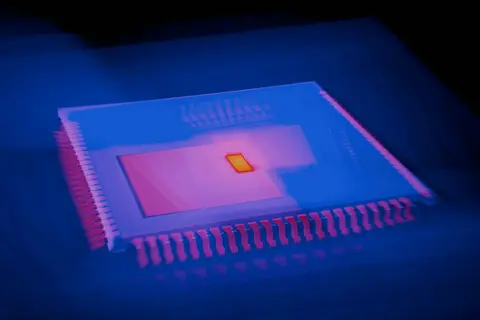 東京エレクトロン・ディスコ・レーザーテック FY2026決算を並べて読む——HBM4/12Hiブームの『本当の受益構造』を装備生態系で分解する