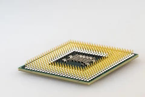 High NA EUV業界初の量産出荷——インテルが選んだのは「全面移行」ではなかった